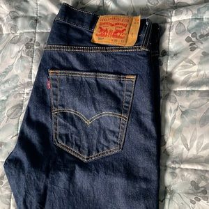LEVI Men’s 501 Original Shrink to fit Non-Stretch Jeans In perfect conditions.